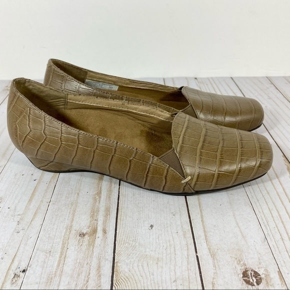 Vionic Delores Embossed Leather Loafers 8.5 - Picture 1 of 15